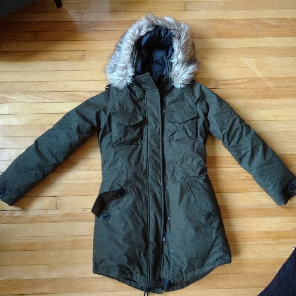 Unworn Aritzia Community parker